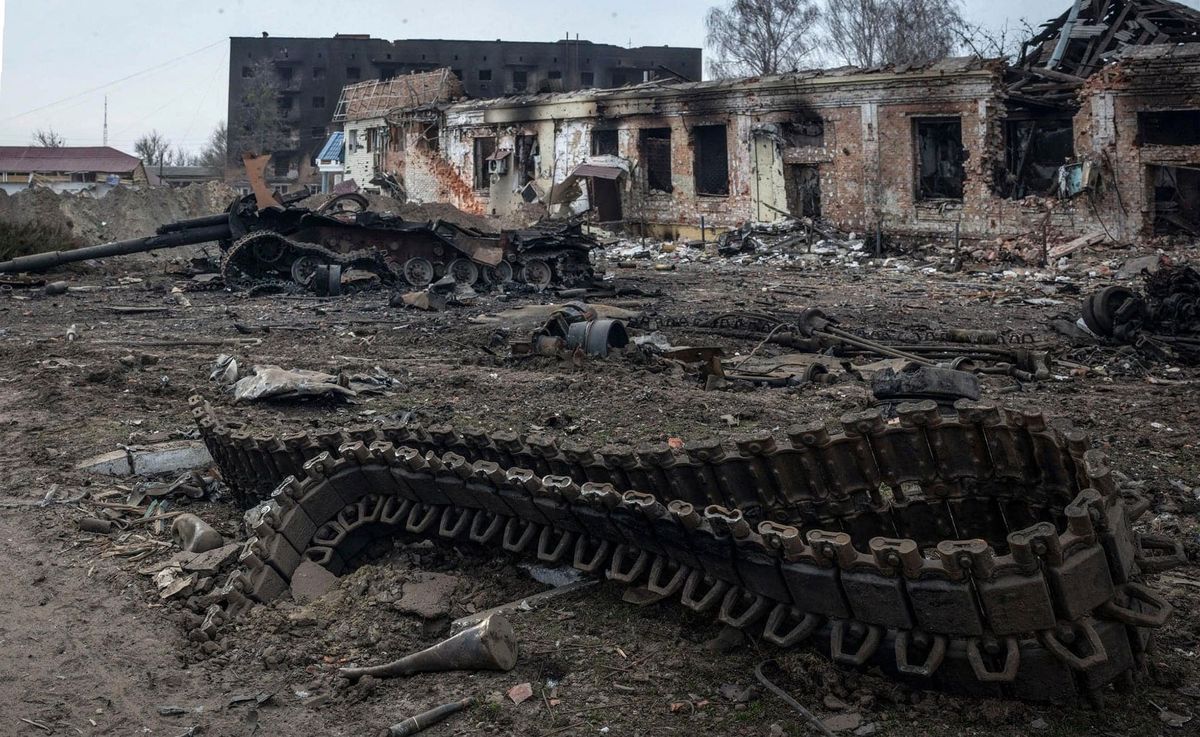 This handout photograph released by the General Staff of the Armed Forces of Ukraine on March 27, 2022 shows Russian tank destroyed following a battle in the town of Trostyanets, Sumy region. (Photo by Handout / General Staff of the Armed Forces of Ukraine / AFP) 