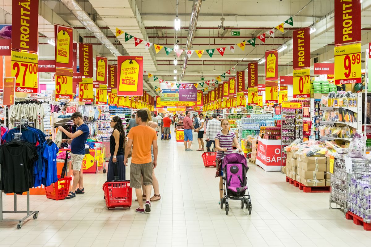 Bucharest,,Romania,-,August,10,,2014:,People,Shopping,In,Supermarket