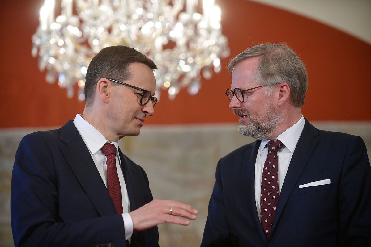 epa09993434 Czech Prime Minister Petr Fiala (R) and Polish Prime Minister Mateusz Morawiecki (L) arrive at a press conference at the Liechtenstein Palace in Prague, Czech Republic, 03 June 2022. The Polish and the Czech prime ministers chair the Polish-Czech intergovernmental consultations concerning energy, infrastructure, defence and Russia's invasion of Ukraine, in Prague.  EPA/Marcin Obara POLAND OUT