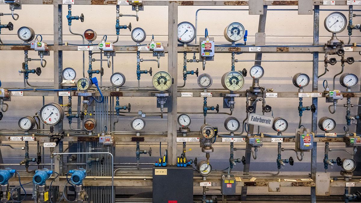 23 June 2022, Bavaria, Wolfersberg: Various analog and digital displays can be seen on the wall in the Wolfersberg gas storage facility, east of Munich. Photo: Peter Kneffel/dpa (Photo by PETER KNEFFEL / DPA / dpa Picture-Alliance via AFP)