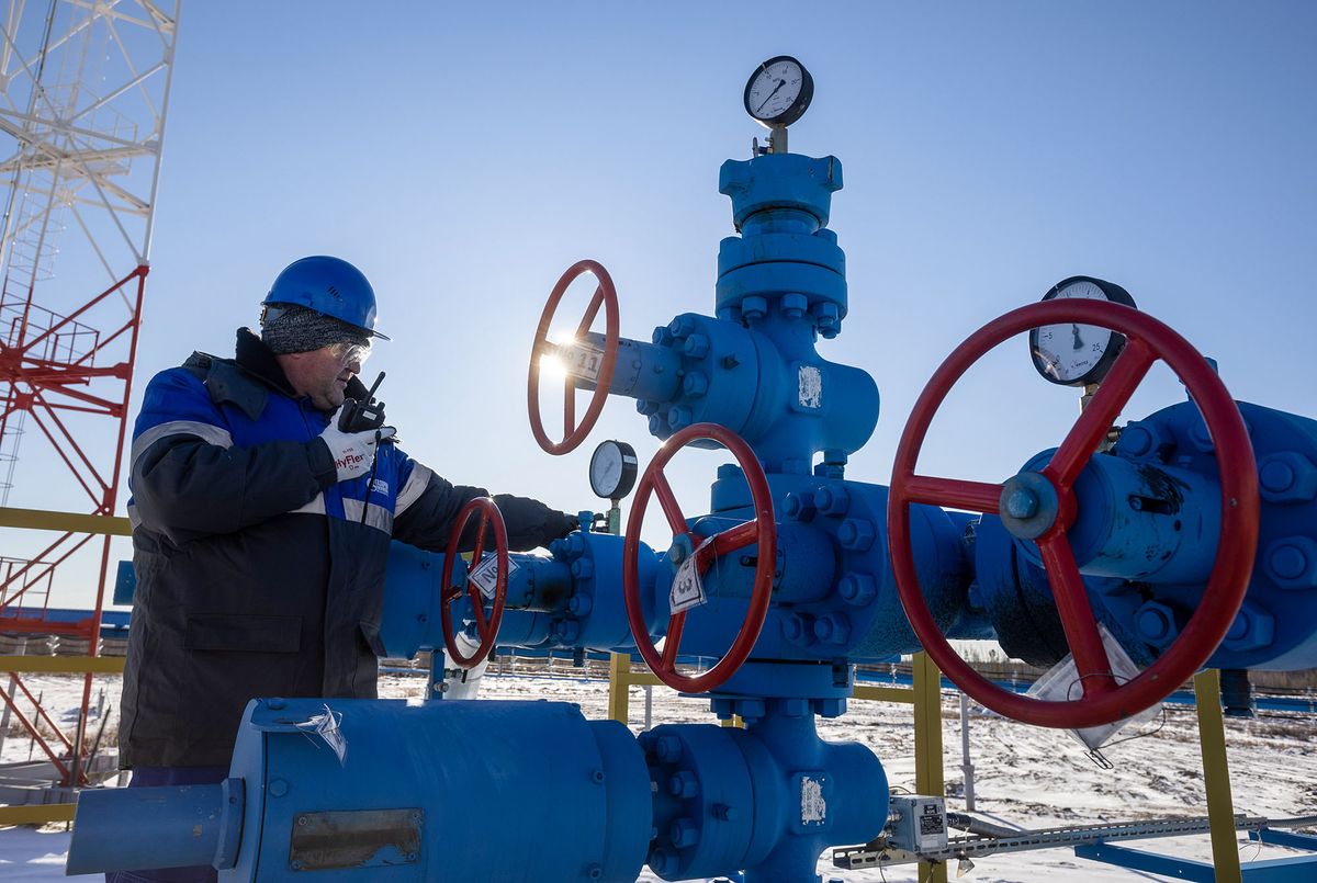 1235892623 A worker turns a valve wheel at a gas well on the Gazprom PJSC Chayandinskoye oil, gas and condensate field, a resource base for the Power of Siberia gas pipeline, in the Lensk district of the Sakha Republic, Russia, on Tuesday, Oct. 12, 2021. European natural gas futures declined after Russia signaled that it may offer additional volumes soon. Photographer: Andrey Rudakov/Bloomberg via Getty Images