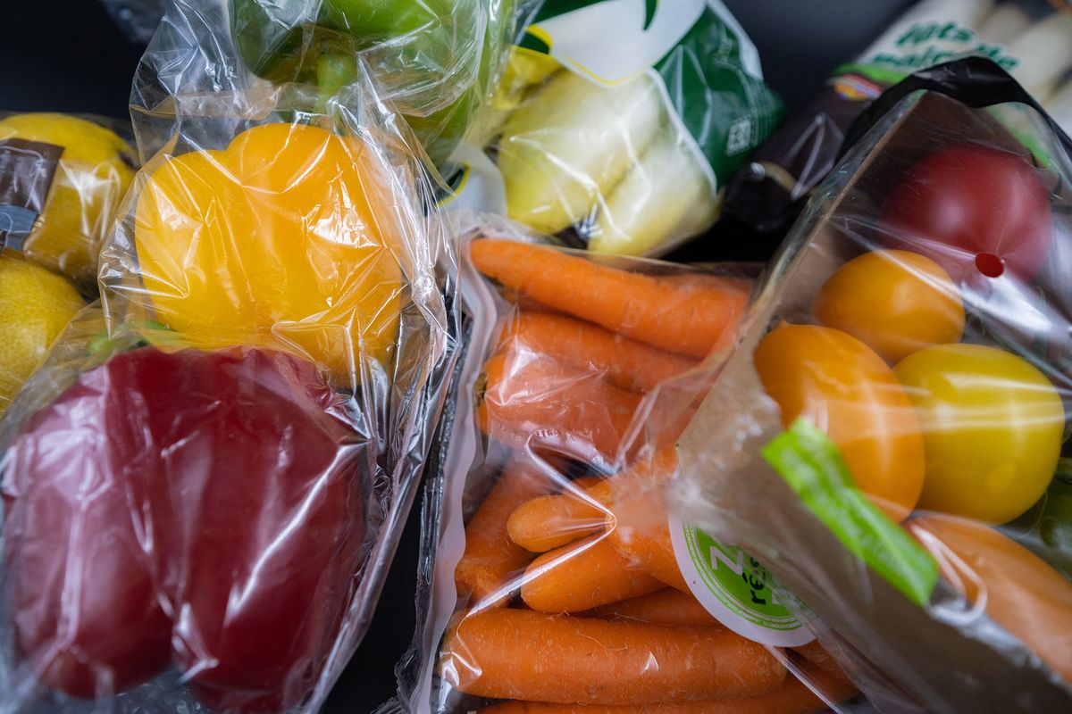 France, Paris 2021-10-11. Fruit and vegetables in plastic packaging, Photography by Sandrine Marty / Hans Lucas.France, Paris 2021-10-11. Fruits et legumes sous emballage plastique. Photographie par Sandrine Marty / Hans Lucas. (Photo by Sandrine Marty / Hans Lucas / Hans Lucas via AFP)