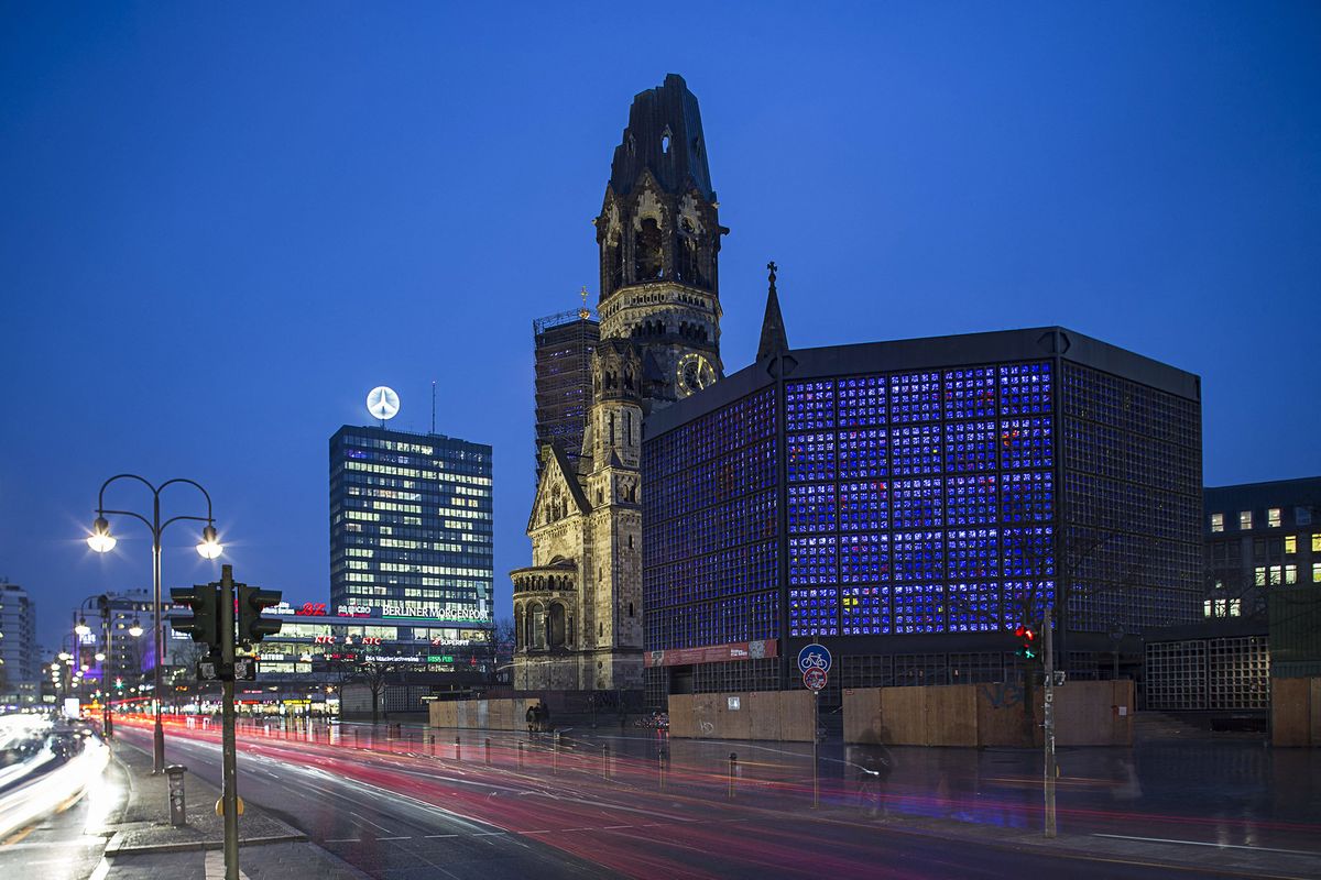 The Kaiser Wilhelm Memorial Church with the Breitscheidplatz  in Berlin, Germany,  23.01.2018. (long time exposure) | usage worldwide (Photo by Wolfram Kastl / DPA / dpa Picture-Alliance via AFP)