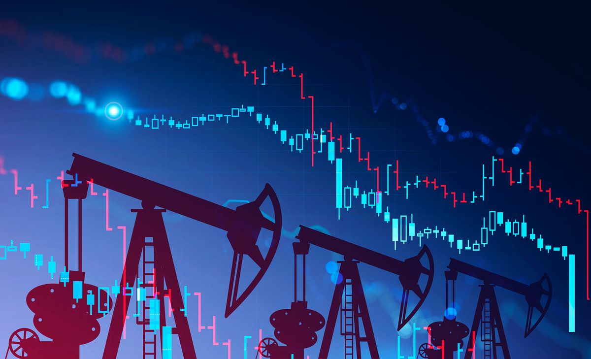 kőolajárak csökkennek Three oil pumps over blue background with double exposure of falling blurry digital graphs. Concept of oil market crisis. 3d rendering toned image