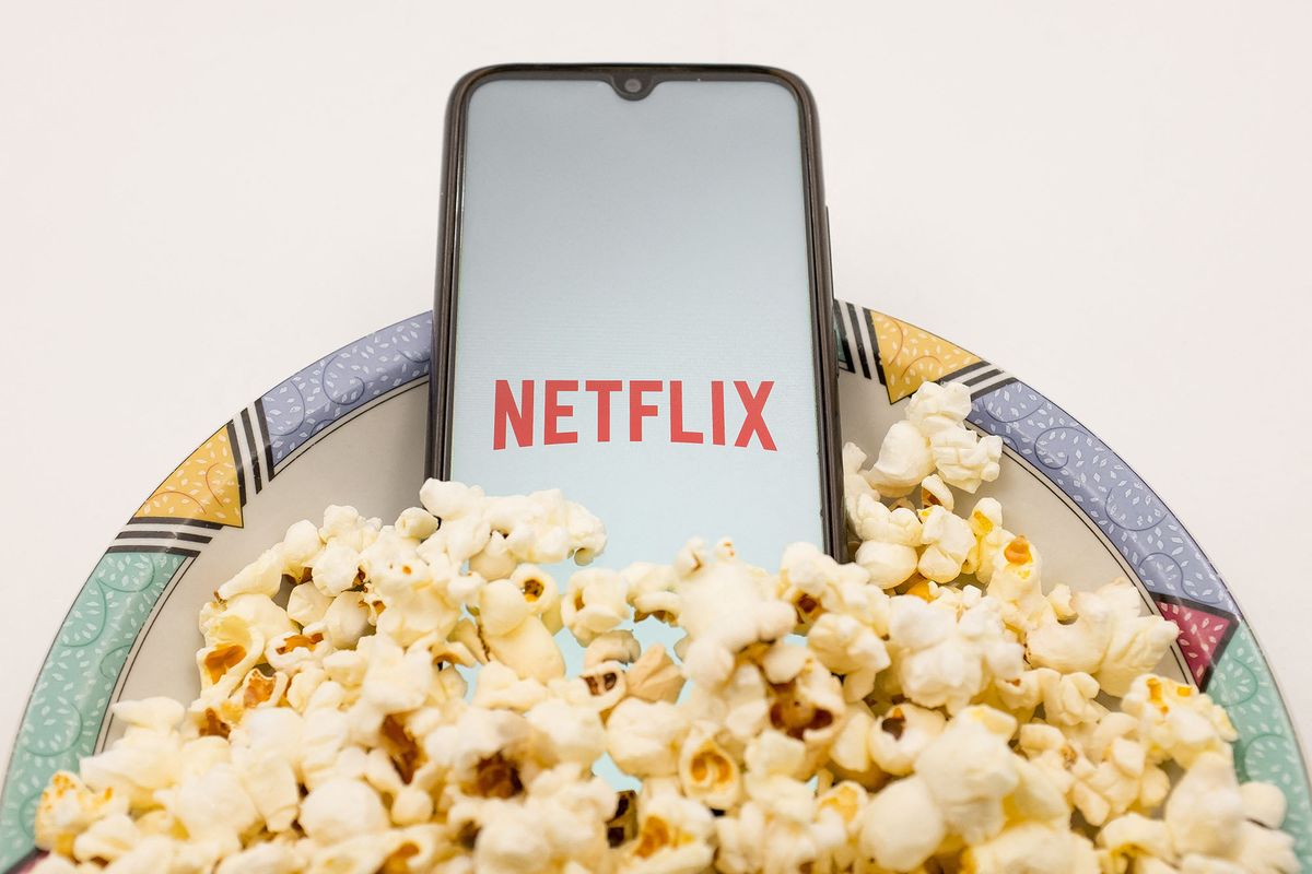 In this photo illustration Netflix logo seen displayed on a smartphone screen on a bowl of popcorn in Chania, Crete Island, Greece on April 23, 2022.  (Photo by Nikolas Kokovlis/NurPhoto) (Photo by Nikolas Kokovlis / NurPhoto / NurPhoto via AFP)