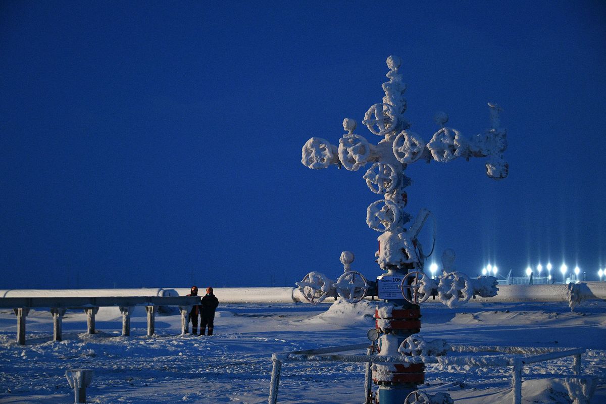 6709395 30.11.2021 A wellhead equipment is pictured at the Salmanovskoye (Utrenneye) oil and gas condensate field (OGCF) which will provide resources for the Arctic LNG 2 project owned by Russian gas producer Novatek on the Gydan Peninsula in the Yamalo-Nenets Autonomous Area, Russia. Arctic LNG 2, located in northwestern Siberia, is expected to have three LNG liquefaction trains with a total annual capacity of 19.8 million tonnes and at least 1.6 million tonnes of stable gas condensate. Its first LNG supply is expected by 2023. Maksim Blinov / Sputnik (Photo by Maksim Blinov / Sputnik / Sputnik via AFP)