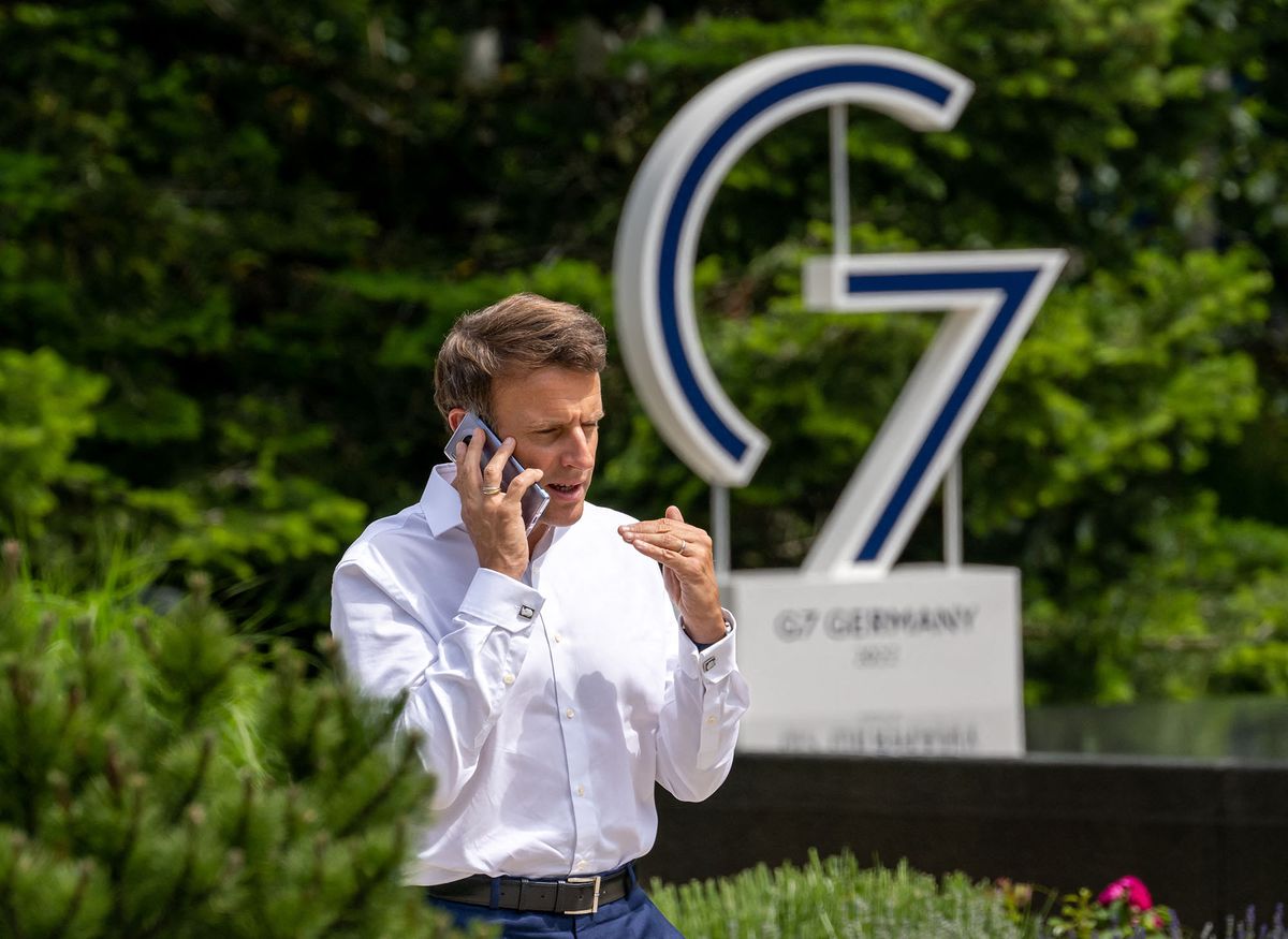27 June 2022, Bavaria, Elmau: Emmanuel Macron, President of France, talks on the phone with the so-called "outreach states" during a break in the meeting at the G7 summit. Germany is hosting the G7 summit (June 26-28) of economically strong democracies. Photo: Peter Kneffel/dpa (Photo by PETER KNEFFEL / DPA / dpa Picture-Alliance via AFP)