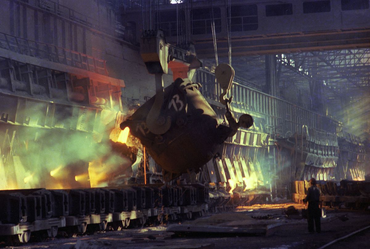 2469787 Ukraine, Marioupol. 06/01/1981 The open-hearth shop of the Zhdanov Metallurgical Works "Azovstal" (now Azovstal Metallurgical Integrated Works) in Mariupol. Vladimir Perventsev/Sputnik (Photo by Vladimir Perventsev / Sputnik / Sputnik via AFP)