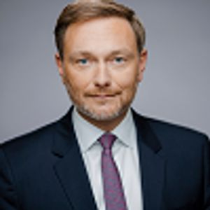 Christian Lindner, Németország pénzügyminisztere és Lars P. Feld, a Freiburgi Egyetem közgazdászprofesszora, a Walter Eucken Intézet igazgatója