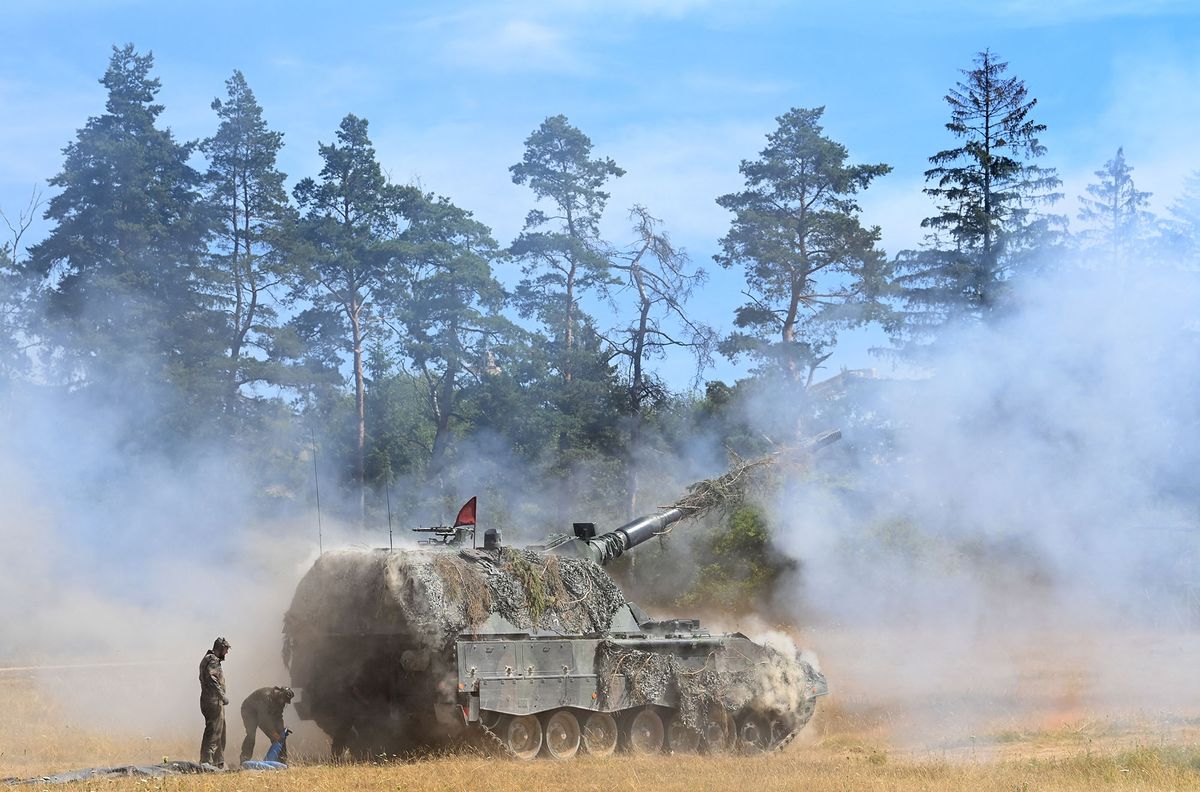 The self-propelled howitzer 2000 tank (Panzerhaubitze 2000 or PzH 2000) of the German army (Bundeswehr) fires during exercise at the 'Dynamic Front 22', the US Army led NATO and Partner integrated annual artillery exercise in Europe, in Grafenwoehr, near Eschenbach, southern Germany, on July 20, 2022. - The 'Dynamic Front 22' exercise, led by 56th Artillery Command, is the premier US led NATO and Partner integrated artillery exercise in Europe and includes more than 3000 participants from 19 nations. Allied artillery and supporting units practice integrating joint fires and test interoperability in a multi-national enviroment until 24 July, 2022. (Photo by Christof STACHE / AFP)