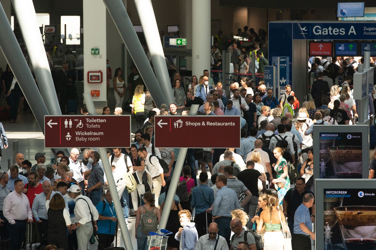 Holiday Travel Chaos Continues At Düsseldorf Airport