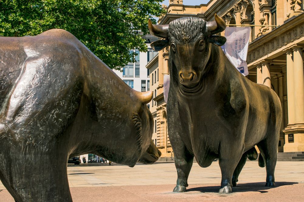 Frankfurt,,Germany,-,July,27,,2017:,Bear,And,Bull,Sculpture.