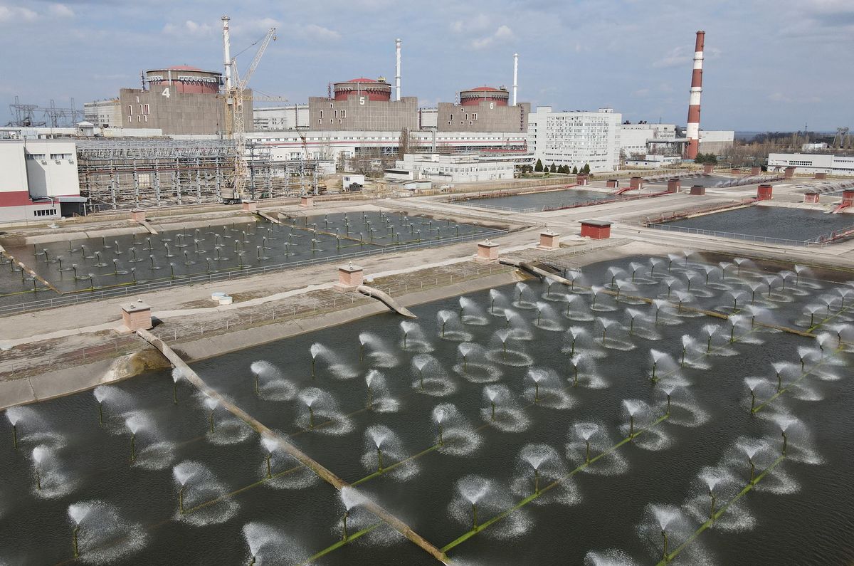 8159979 05.04.2022 An aerial view shows the spray pounds at the Zaporizhzhia nuclear power plant, as Russia's military operation in Ukraine continues, in Energodar, Ukraine. Sputnik (Photo by Sputnik / Sputnik via AFP)