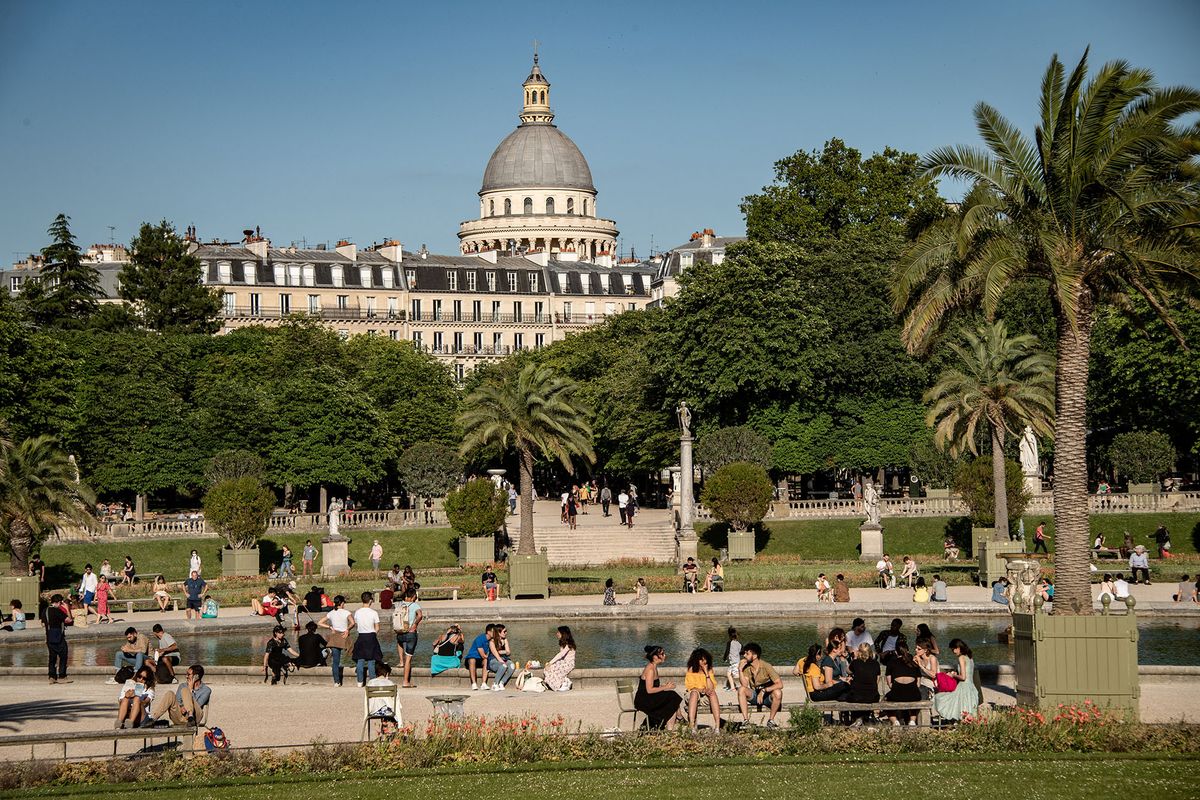 People sit and enjoy the sun in the Jardin du Luxembourg park in Paris on May 30, 2020, on the first day of reopening following the nationwide lockdown put into place on March 17, to stop the spread of the novel corona virus COVID-19 pandemic. (Photo by BERTRAND GUAY / AFP)