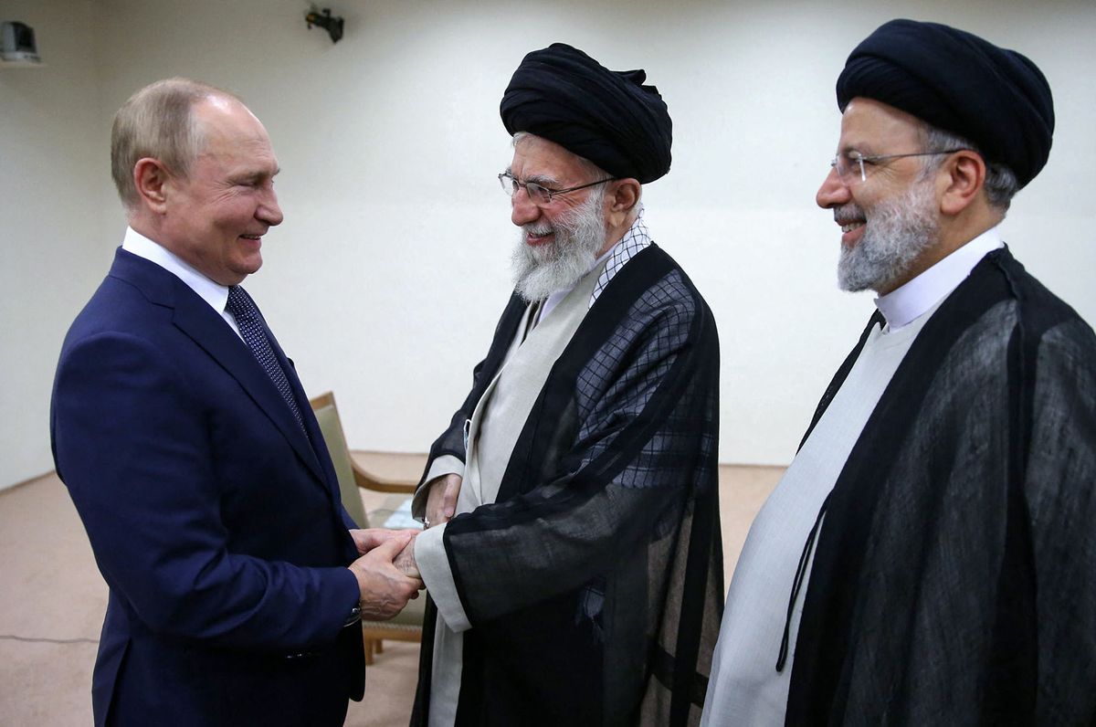 A handout photo provided by the Iranian Supreme Leader Ayatollah Ali Khamenei's office shows him (C) receiving Russian President Vladimir Putin in the presence of his Iranian counterpart Ebrahim Raisi in Tehran, on July 19, 2022. - Russian President Vladimir Putin arrived in Tehran for talks on the Syrian war at a three-way summit overshadowed by fallout from his country's war on Ukraine. (Photo by KHAMENEI.IR / AFP)