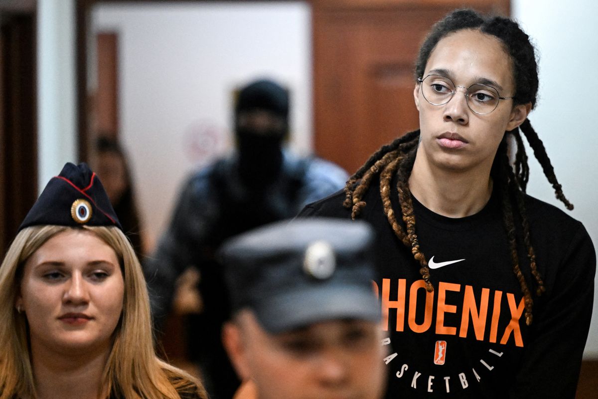 US WNBA basketball superstar Brittney Griner arrives to a hearing at the Khimki Court, outside Moscow on July 27, 2022. - Griner, a two-time Olympic gold medallist and WNBA champion, was detained at Moscow airport in February on charges of carrying in her luggage vape cartridges with cannabis oil, which could carry a 10-year prison sentence. (Photo by Kirill KUDRYAVTSEV / AFP)