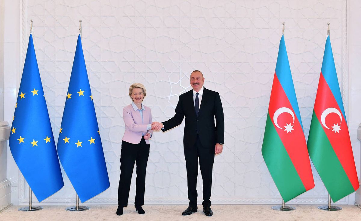 Azerbaijani President Ilham Aliyev meets with European Commission president Ursula von der Leyen in Baku on July 18, 2022. - European Commission President Ursula von der Leyen on July 18, 2022 said the European Union wants to double gas imports from Azerbaijan as it seeks non-Russian suppliers after Moscow's invasion of Ukraine. (Photo by Handout / Azerbaijani presidency / AFP) / RESTRICTED TO EDITORIAL USE - MANDATORY CREDIT "AFP PHOTO / Azerbaijani presidency / handout" - NO MARKETING NO ADVERTISING CAMPAIGNS - DISTRIBUTED AS A SERVICE TO CLIENTS