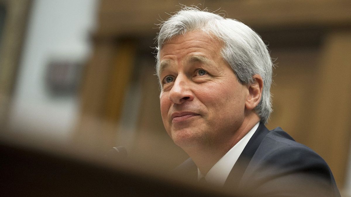 JPMorgan Chase Chairman and CEO Jamie Dimon testifies during a US House Financial Services Committee hearing on Capitol Hill in Washington, DC, June 19, 2012, about JPMorgan Chase's trading loss. AFP PHOTO / Saul LOEB (Photo by SAUL LOEB / AFP)