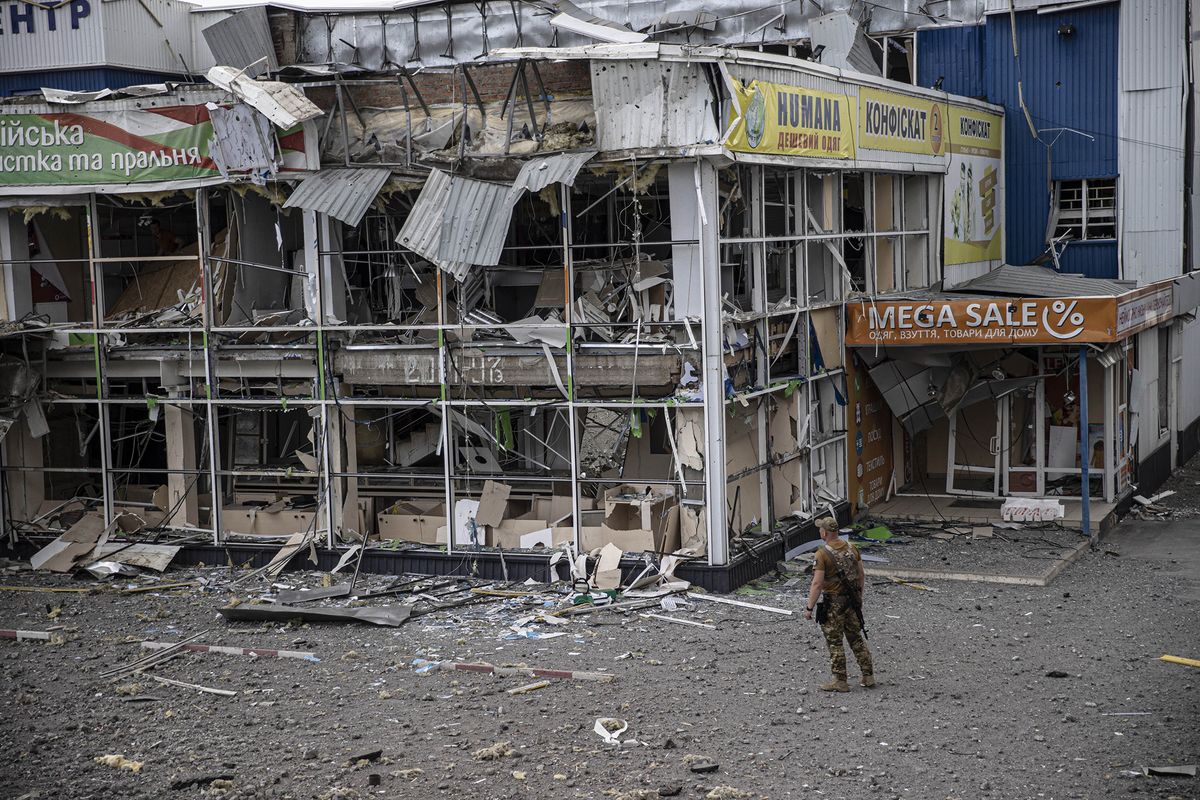 Russian attacks on Ukraine, DRUZHKIVKA, UKRAINE - JULY 09: A view of the destruction at a shopping mall after an airstrike of the Russian army in Druzhkivka city in the Donetsk Oblast, Ukraine on July 09, 2022. Metin Aktas / Anadolu Agency (Photo by Metin Aktas / ANADOLU AGENCY / Anadolu Agency via AFP)