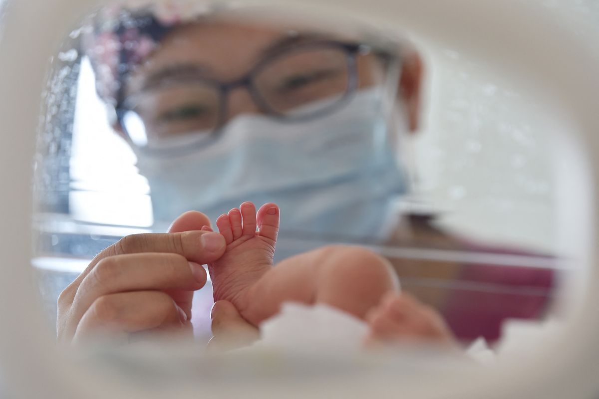 (220512) -- BEIJING, May 12, 2022 (Xinhua) -- A nurse takes care of a newborn baby at a hospital in Nanjing, east China's Jiangsu Province, May 12, 2022. The number of registered nurses in China has grown with an average annual rate of 8 percent over the past 10 years, reaching 5.02 million at the end of 2021, the National Health Commission said Wednesday, ahead of International Nurses Day, which falls on May 12. (Photo by Fang Dongxu/Xinhua) (Photo by Fang Dongxu / XINHUA / Xinhua via AFP)