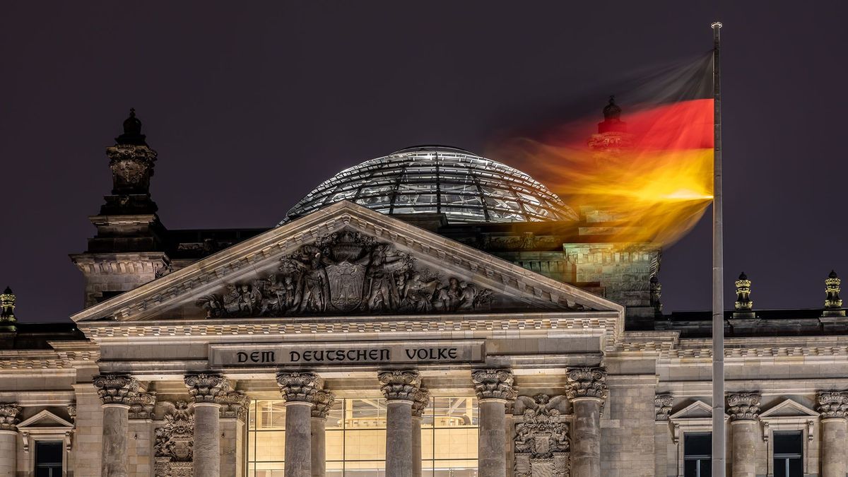 1369609786 The famous inscription on the architrave, is written 1916 on the west portal of the Reichstag building in Berlin: "Dem Deutschen Volke" ("for the german people").