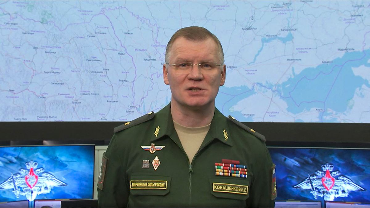 This video grab taken from a handout footage released by the Russian Defence Ministry on February 27, 2022 shows Russian Defence Ministry spokesman Igor Konashenkov holding a briefing. - Russia's army admitted on February 27 that there were "killed and injured" soldiers among its troops in Ukraine on the fourth day of its invasion, without saying how many had died there. "Russian servicemen are showing courage and heroism while fulfilling combat tasks in the special military operation," Moscow's army spokesman Igor Konashenkov said on state television. (Photo by Russian Defence Ministry / AFP)