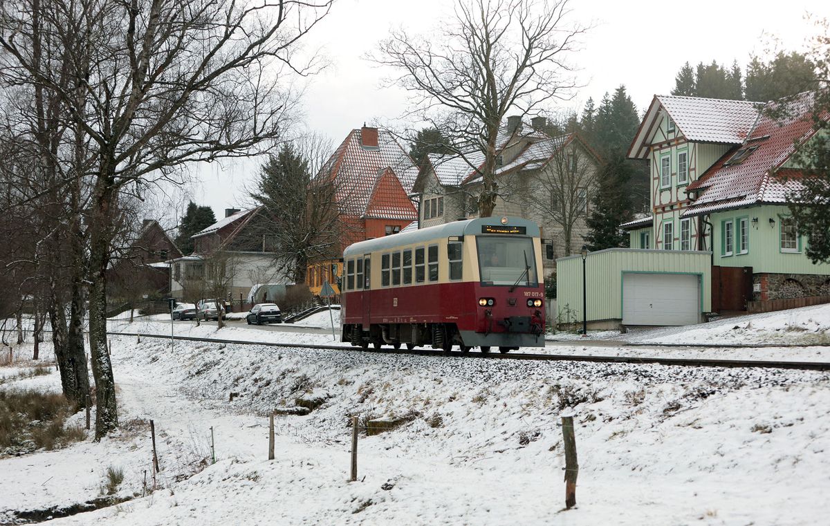 05 February 2022, Saxony-Anhalt, Sorge: A railcar of the Harzer Schmalspurbahnen GmbH HSB passes through the Harz town of Sorge. The weather currently offers winter sports enthusiasts few opportunities in the Harz Mountains for recreational sports. Rain and temperatures above freezing have greatly reduced the amount of snow. Also in the coming days, the weather remains changeable to warm. Photo: Matthias Bein/dpa-Zentralbild/dpa (Photo by MATTHIAS BEIN / dpa-Zentralbild / dpa Picture-Alliance via AFP)