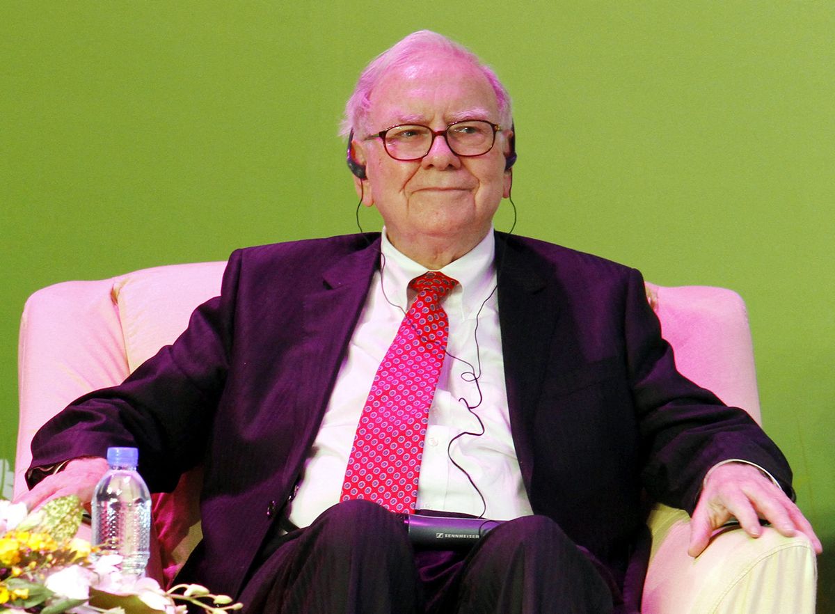 Buffet and Gates become BYD celebrity salesmen, U.S. investor and philanthropist Warren Buffet is seen during the BYD M6 nationwide launching ceremony in Beijing, China, 29 September 2010.The U.S. billionaire duo of investor Warren Buffett and Microsoft co-founder Bill Gates on Wednesday (29 September 2010) handed celebrity-level endorsement to Chinese auto maker BYD, in which Buffets investment firm has a nearly 10% stake. The two Americans rode in a BYD van from behind a cloud of mist and onto the stage of a Beijing media event for the company, before giving lavish, if seemingly rehearsed, praise for the van. It was fantastic. I am amazed at the quality of that vehicle, Gates said after exiting the van, called the M6. The billionaires boost for BYD comes on the heels of remarks Buffett made in China on Monday, when he declared, BYD is the right choice for me. Buffett and Gates are in China this week on a mission to encourage Chinas richest citizens to donate to charity. (Photo by Shen zhen / Imaginechina / Imaginechina via AFP)