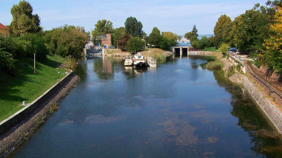 Siófok, 2018. szeptember 17.A Balaton vízszintjét szabályozó és nagyobb vízi járművek átemelését szolgáló zsiliprendszer a Sió folyó (csatorna) kezdeti szakaszával.MTVA/Bizományosi: Jászai Csaba ***************************Kedves Felhasználó!Ez a fotó nem a Duna Médiaszolgáltató Zrt./MTI által készített és kiadott fényképfelvétel, így harmadik személy által támasztott bárminemű – különösen szerzői jogi, szomszédos jogi és személyiségi jogi – igényért a fotó készítője közvetlenül maga áll helyt, az MTVA felelőssége e körben kizárt.