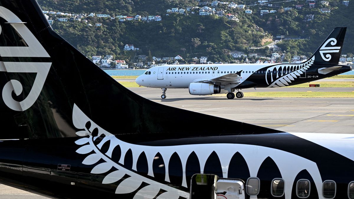 A photo taken on June 27, 2022 shows an Air New Zealand Airbus A320 aircraft departing Wellington Airport. (Photo by William WEST / AFP)