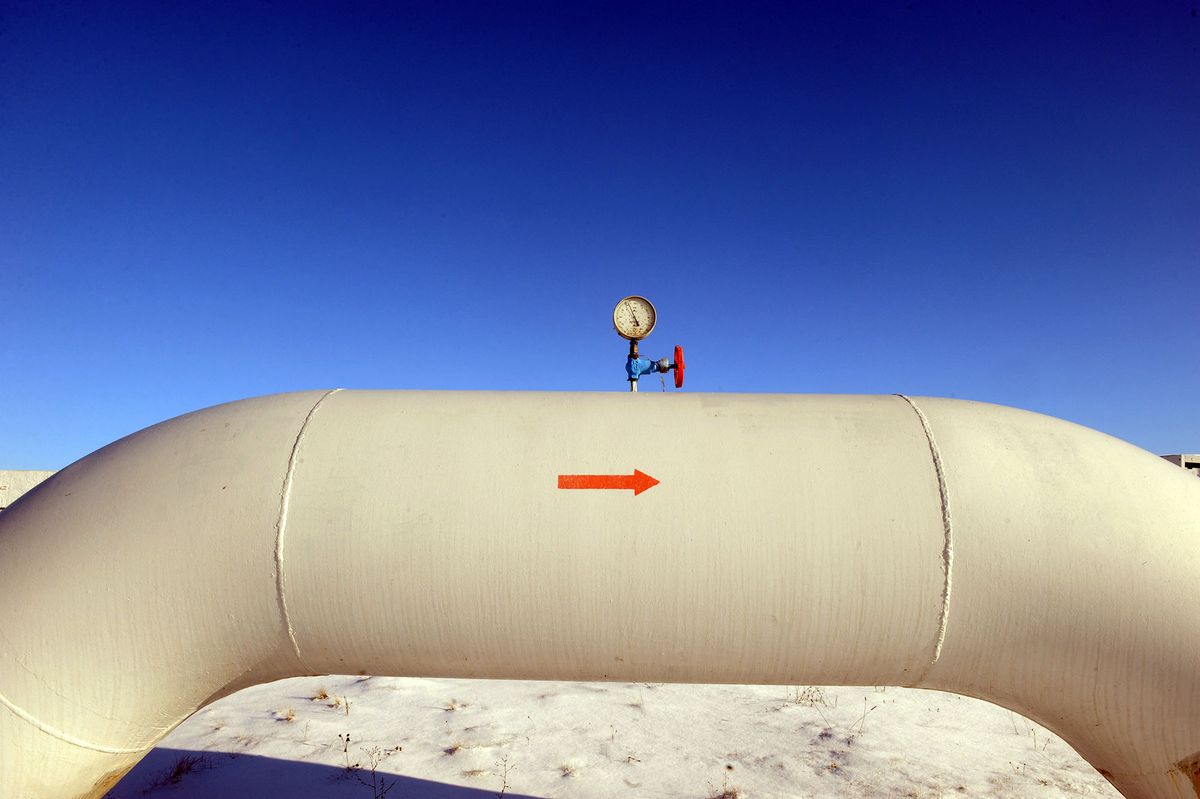 A gas pipe is pictured at the gas-compressor station in small Ukrainian city of Boyarka, not far from Kiev on January 1, 2009. Paying no heed to the supposed season of goodwill, Russia's decision to cut gas supplies to Ukraine is a clear warning Moscow will continue playing hardball with recalcitrant neighbours in 2009. AFP PHOTO/ SERGEI SUPINSKY (Photo by Sergei SUPINSKY / AFP)