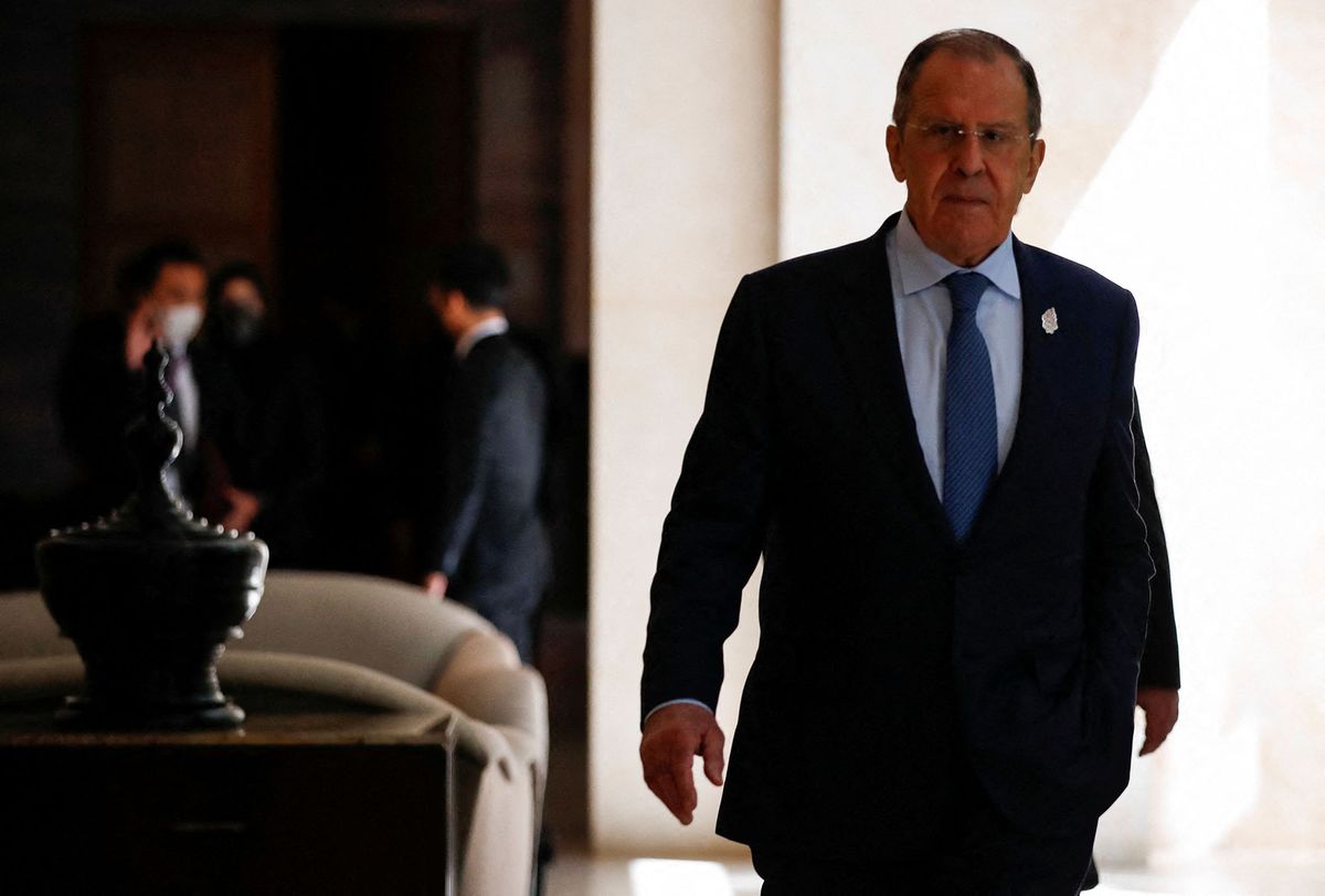 Russian†Foreign†Minister Sergei Lavrov (L) arrives to attend a bilateral meeting for G20 Foreign Ministers Meeting in Nusa Dua on Indonesia resort island of Bali on July 8, 2022. (Photo by Willy Kurniawan / AFP)