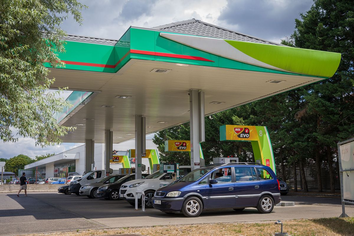 MOL Budapest Benzinkút üzemanyag-töltő állomás benzin gázolaj üzemanyag hatósági ár árstop 480 Forint 2022.07.11 fotó: Németh András Péter / Szabad Föld