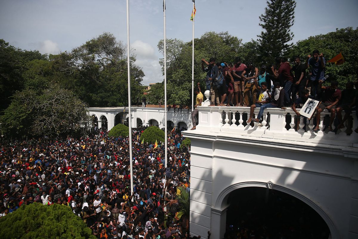 Protesters storm the compound of prime minister's office, demanding Ranil Wickremesinghe resign after president Gotabaya Rajapaksa fled the country amid economic crisis in Colombo, Sri Lanka,July 13, 2022. (Photo by Pradeep Dambarage/NurPhoto) (Photo by Pradeep Dambarage / NurPhoto / NurPhoto via AFP)