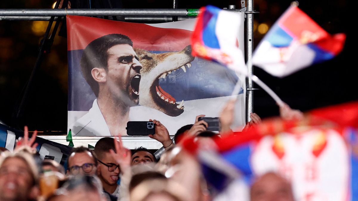 Supporters of Serbia's Novak Djokovic hold serbian flags during a welcoming ceremony in front of Belgrade City Hall, in Belgrade, on July 11, 2022 as they celebrate his victory at the Wimbledon tennis tournament. (Photo by Pedja Milosavljevic / AFP)
