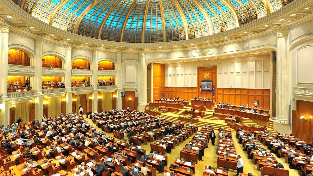 Bucharest,,Romania,-,June,17,,2014:,Romanian,Senate,Celebrating,150