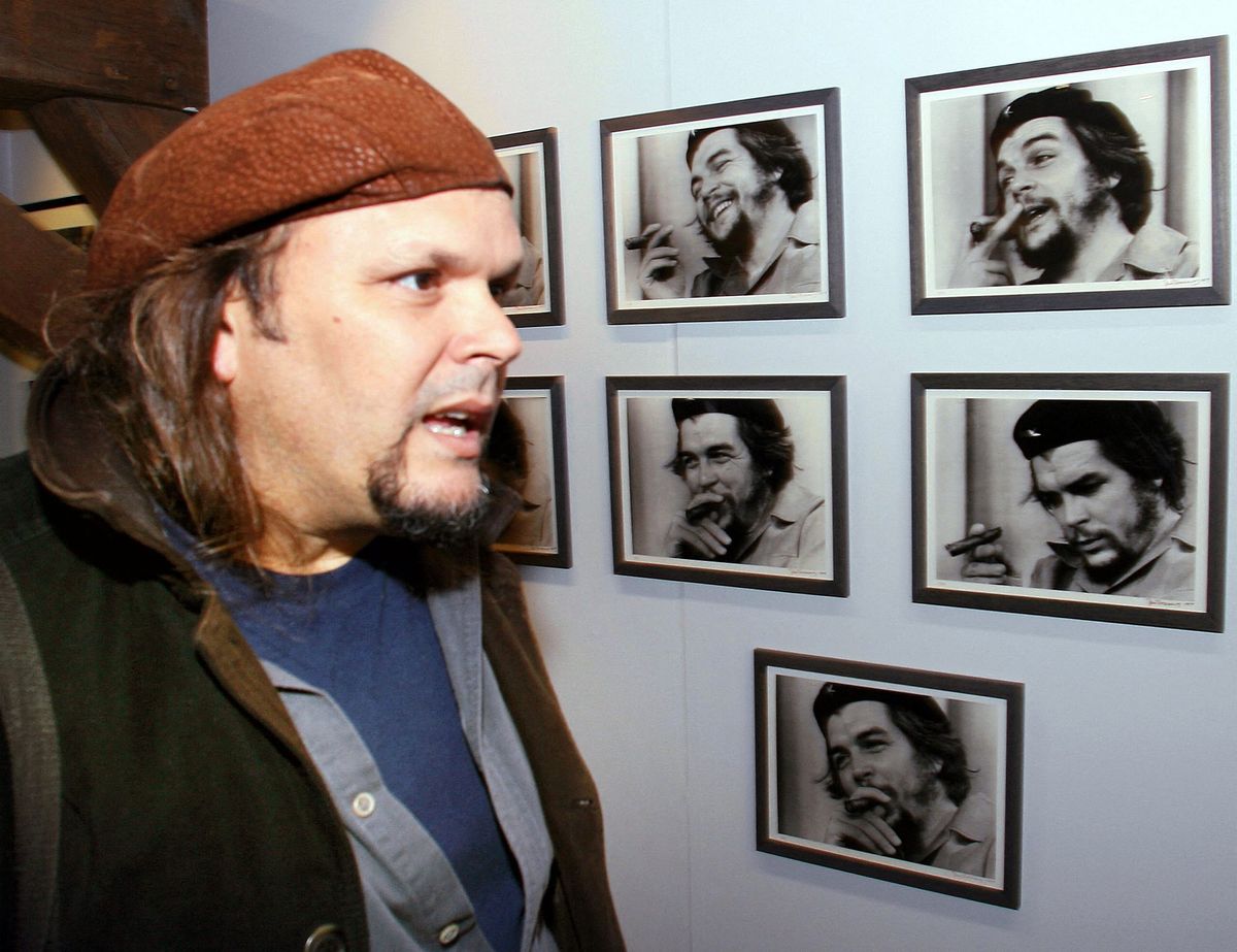 Camilo Guevara, the son of Argentine-born Cuban revolutionary Ernesto "Che" Guevara, visits 21 November 2007 an exhibition in Brussels about the life of his father.  AFP PHOTO / MICHEL KRAKOWSKI  -BELGIUM OUT- (Photo by MICHEL KRAKOWSKI / BELGA / AFP)