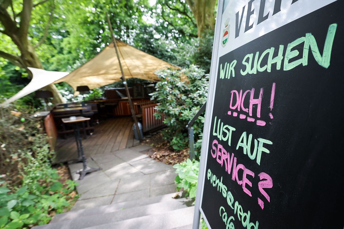 06 July 2022, Hamburg: "We're looking for you! Fancy service?" is written on a board outside a restaurant on the Alster. The number of vacancies in the hospitality industry has risen considerably in the north. Photo: Christian Charisius/dpa (Photo by CHRISTIAN CHARISIUS / DPA / dpa Picture-Alliance via AFP)