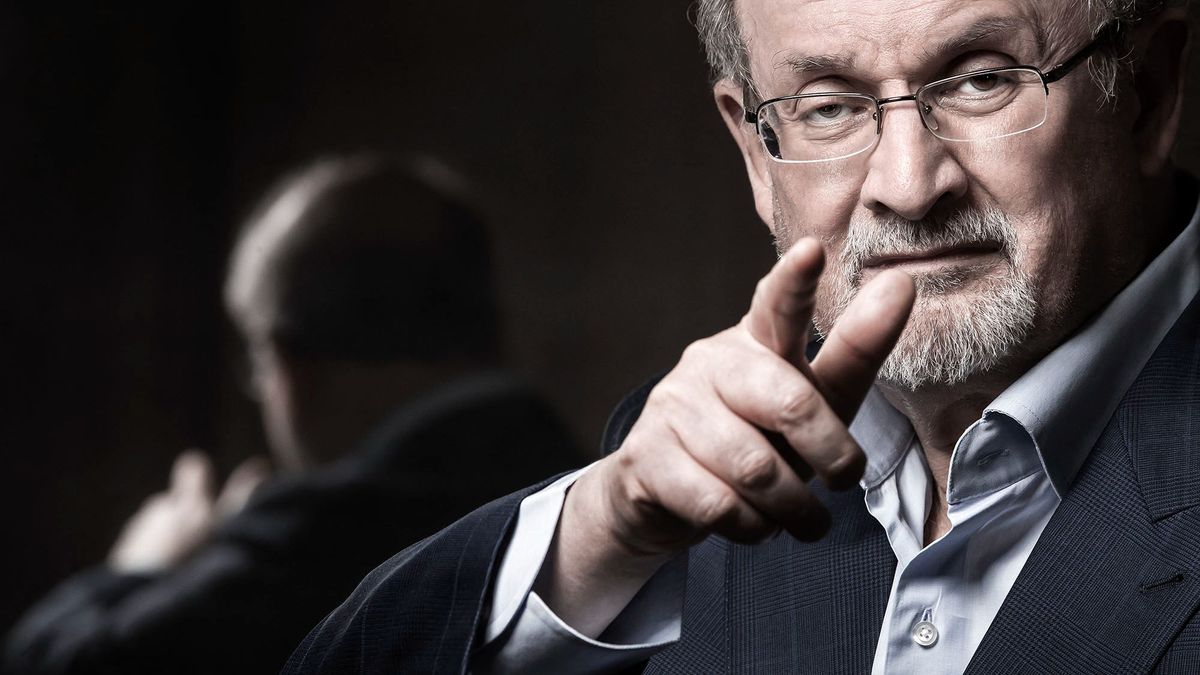 Vádat emeltek Salman Rushdie támadója ellen 