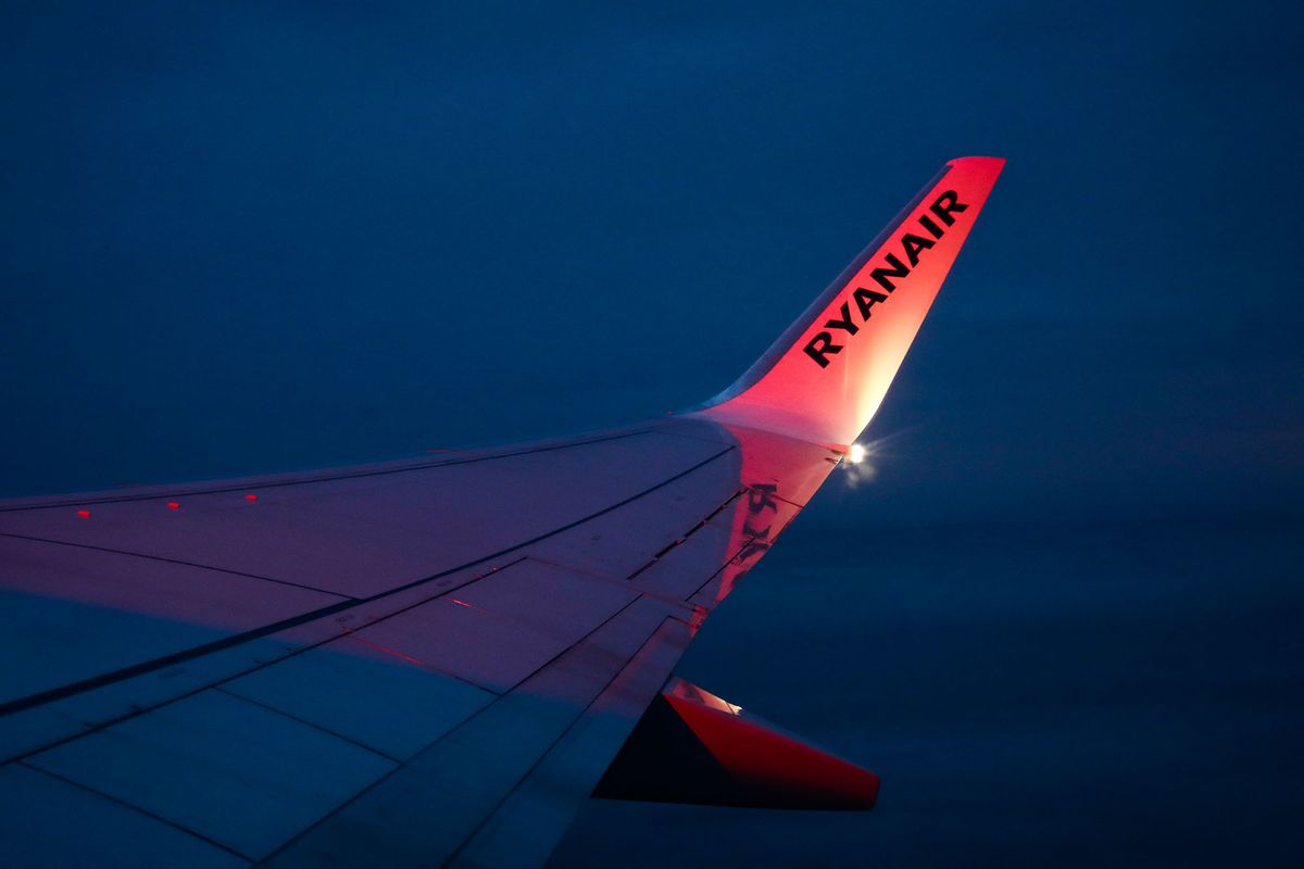 Ryanair Boeing 737 wing is seen from the plane window during flight to Berlin on 25 September 2019. (Photo by Jakub Porzycki/NurPhoto) (Photo by Jakub Porzycki / NurPhoto / NurPhoto via AFP)