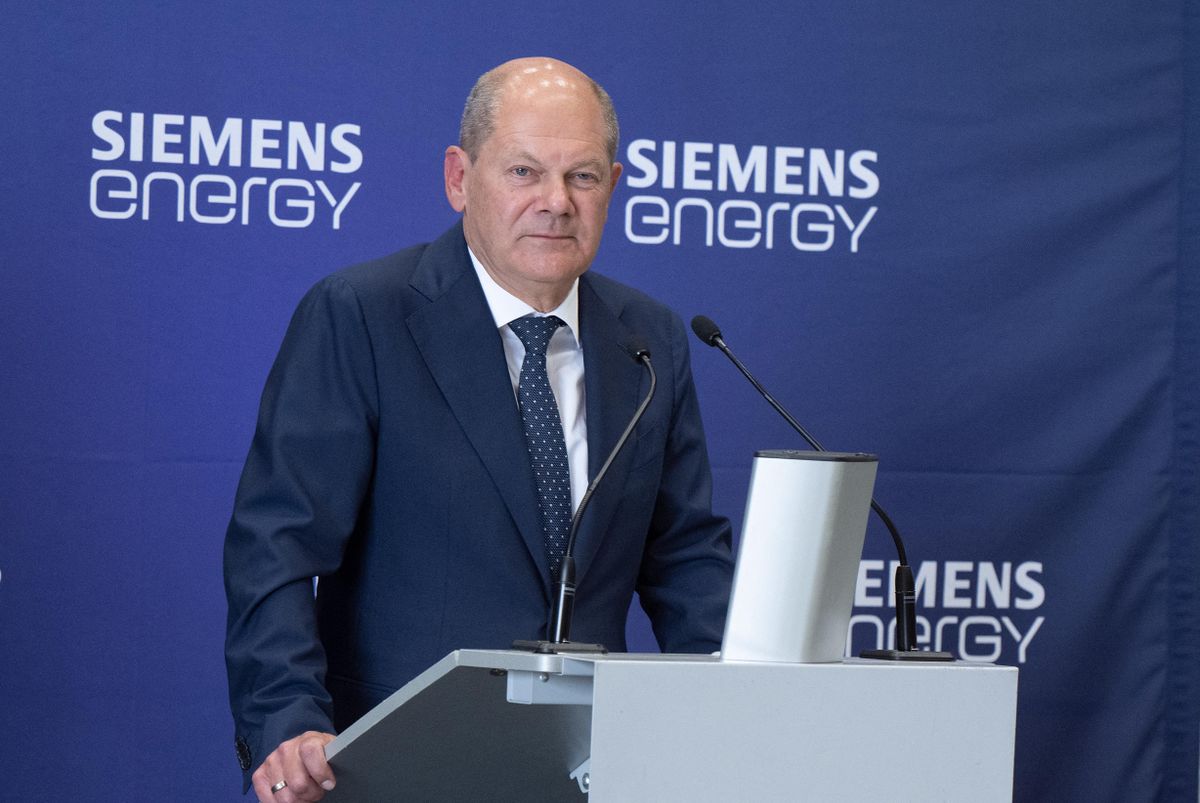 Chancellor Scholz at Siemens Energy Nord Stream gas turbine