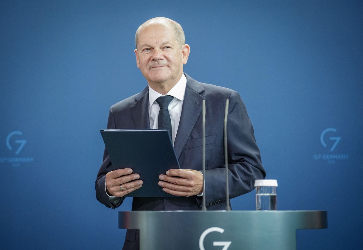 18 August 2022, Berlin: Chancellor Olaf Scholz (SPD) issues a press statement on the gas levy. The German government wants to impose a lower VAT rate on natural gas for a limited period. The tax is to be reduced from the current 19 percent to 7 percent, he said. 