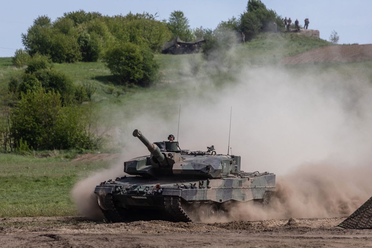 A Polish Leopard tank is seen as troops from Poland, USA, France and Sweden take part in the DEFENDER-Europe 22 military exercise, in Nowogrod, Poland on May 19, 2022. (Photo by Wojtek RADWANSKI / AFP)