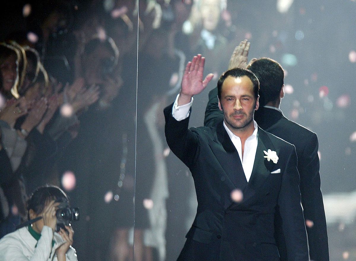 US designer Tom Ford aknowledges applauses on the catwalk at the end of his last Gucci Autumn/Winter 2004-2005 women' collection during Milan fashion week 25 February 2004.    AFP PHOTO /Patrick HERTZOG (Photo by Patrick HERTZOG / AFP)