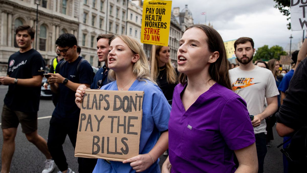 A sztrájkot is bevethetik a béremelés érdekében a brit ápolók 