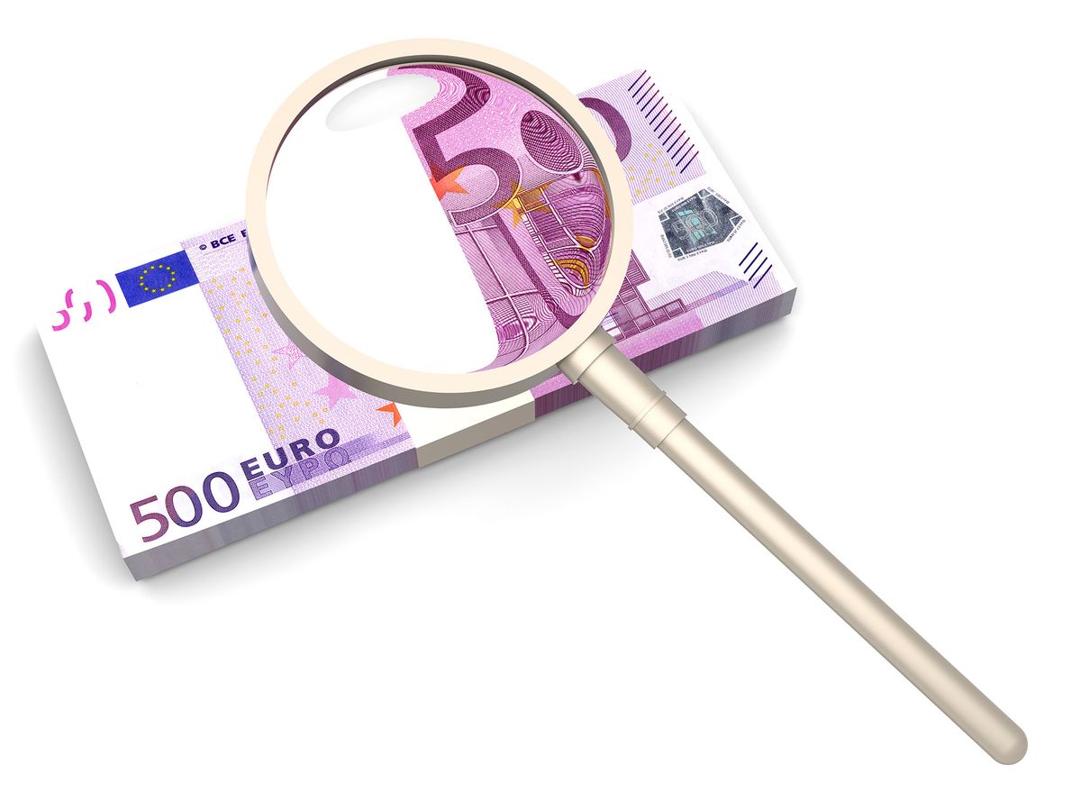 EU-s pénzek, kormányinfo, Looking for cash investments. 3D rendered Illustration.