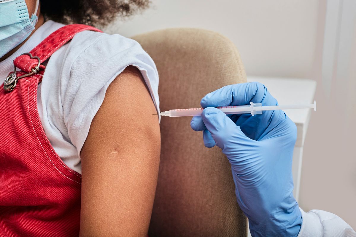Childhood vaccination. (Photo by PEAKSTOCK / SCIENCE PHOTO LIBRAR / LDA / Science Photo Library via AFP) polio, gyermekbénulás