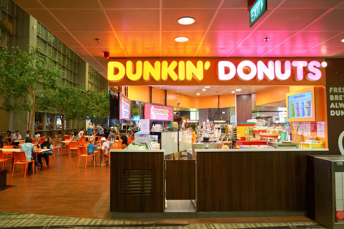 Singapore,-,Circa,August,,2016:,Dunkin,Donuts,At,Singapore,Changi