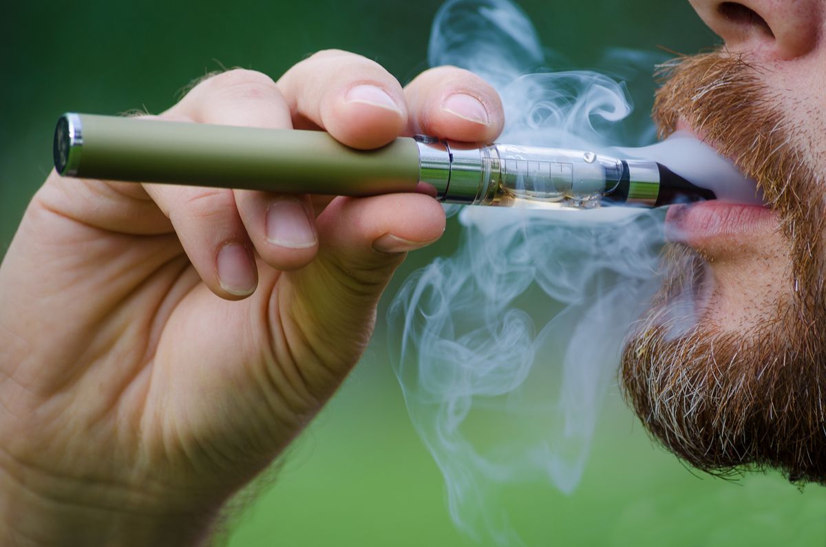 Close-up,Of,A,Man,Vaping,An,Electronic,Cigarette
