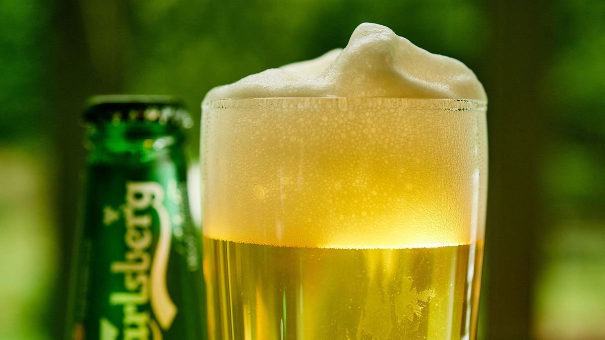 Forró a nyár, jól csúszik a sör – nagyobb profitot vár a Carlsberg 